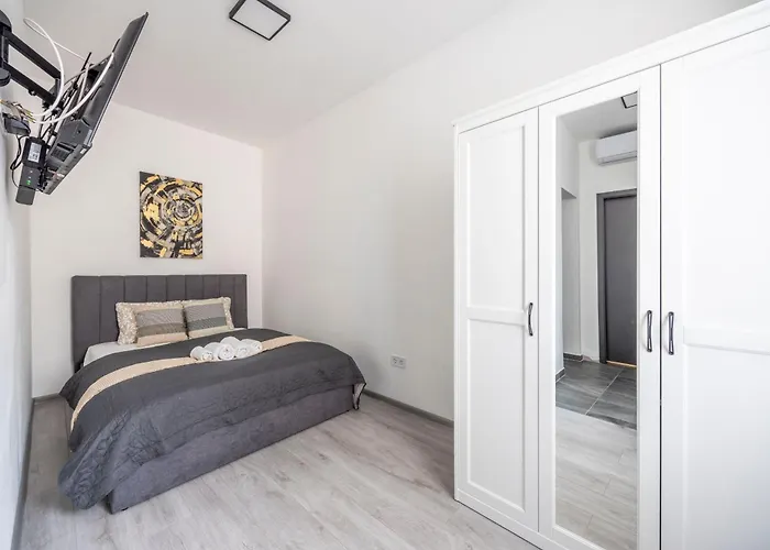 Exclusive & Grand City Central Residence W\' 4Bedrm, 3Bathrm